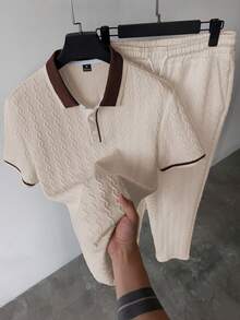 Manfinity CasualCool 男士時尚休閒通勤短袖長褲 Polo 衫套裝，白色針織提花短袖上衣搭配白色長褲 Polo 衫套裝，適合日常休閒、通勤、旅行、戶外活動、輕鬆工作環境或半正式場合 - 卡其色 - 查看 5