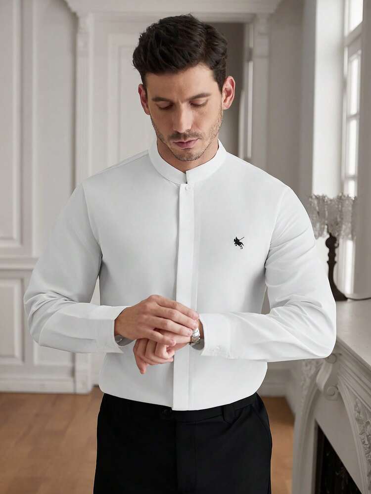 Core Aspect Camisa de hombre Manfinity Old Money Clean Fit con cuello mandarín, minimalista, con tapeta oculta y bolsillo en el pecho - Blanco - Añade 7