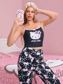 HELLO KITTY AND FRIENDS | SHEIN طقم بيجامة نسائي بطبعة كرتونية مع كاميسول وبنطلون طويل - الأسود - مشاهدة 6