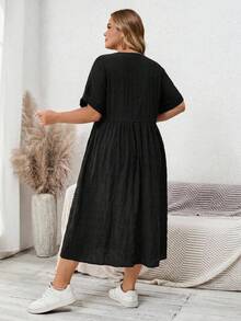 SHEIN CURVE+ 大尺碼女款紋理鈕扣半開襟休閒洋裝 - 黑色 - 查看 2