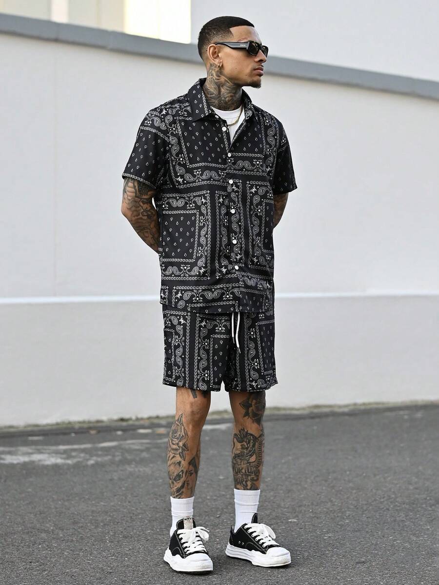 Devon Thys 男士佩斯利印花短袖衬衫和短裤 2 件套,带单排扣、松紧腰带和口袋 - 黑色 - 查看 1