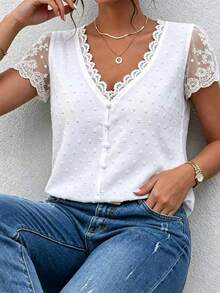 Breezaya Blusa blanca de talla grande con cuello en V, manga corta y parches de encaje, elegante y casual, apta para primavera, verano y otoño - Blanco - Ver 1