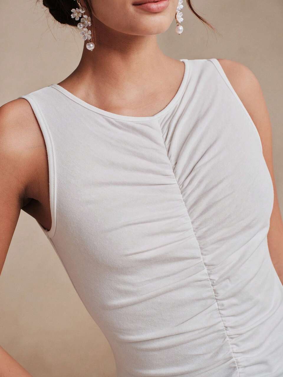 Anewsta Women's Solid Color Minimalist Ruched Slim Fit Top For Vacation And Date