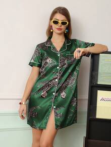 Chillnights Camicia da notte da donna con stampa leopardata e bottoni anteriori - Verde - Visualizzare 1