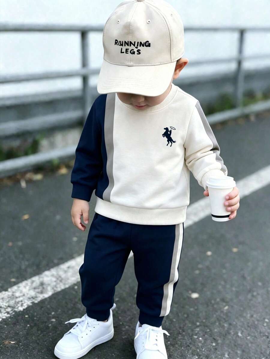 SHEIN 2件組男孩運動套裝,拼色運動衫配海軍藍馬刺繡,搭配條紋慢跑長褲,柔軟透氣面料,寬鬆剪裁,適合 - 彩色 - 查看 1