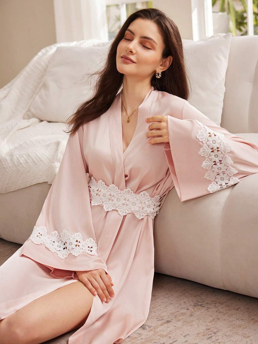 Moireta 成熟優雅老錢風水溶性蕾絲蝴蝶結肩帶設計緞面浪漫婚禮居家女款晨袍 - 粉色 - 查看 1