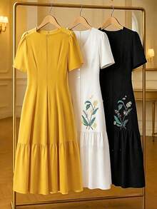 SHEIN LUNE 大码女式梭织常规春夏休闲舒适简约V领短袖植物印花杏色中长连衣裙 - 黃色 - 查看 2