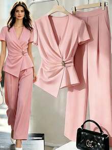 SHEIN Franclia 女士夏季时尚通勤优雅V领不对称下摆腰部金属装饰衬衫和直筒阔腿裤，女士办公室正式两件套 - 淺粉色 - 查看 8