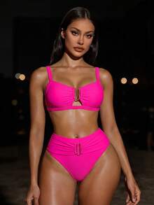 SHEIN Swim 2026春夏女款玫瑰紅加厚可調節肩帶純色金色U型飾飾高衩比基尼兩件式泳衣套裝 - 玫紅色 - 查看 5