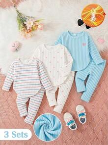 SHEIN 【Fresh 條紋愛心兒童套裝】三色可選羅紋布料上衣搭配同款長褲，簡約圓領搭配精緻愛心裝飾，舒適親膚，輕鬆為寶寶打造可愛柔和造型 - 藍色 - 查看 7