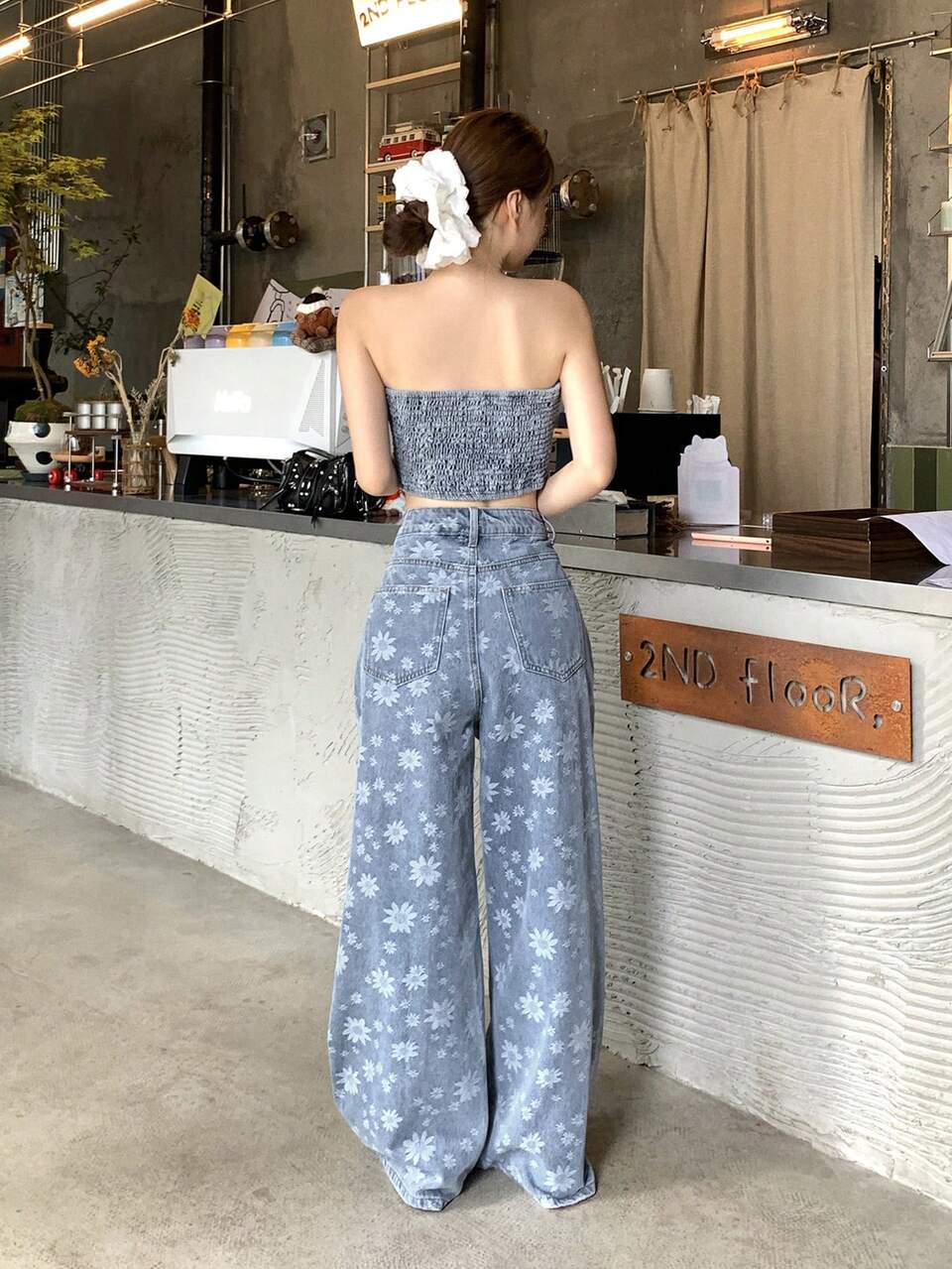 Women's Casual Summer Vacation Denim Set, All-Over Floral Print Cropped Tube Top And Wide Leg Long Pants