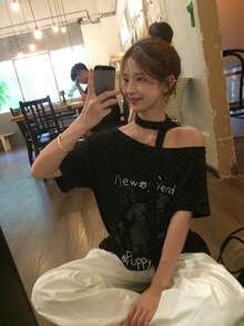 DAZY 女款波點字母印花不對稱肩休閒日常T恤 - 黑色 - 查看 10