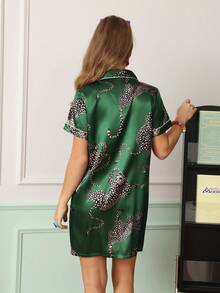Chillnights Camicia da notte da donna con stampa leopardata e bottoni anteriori - Verde - Visualizzare 2