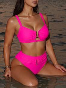 SHEIN Swim 2026春夏女款玫瑰紅加厚可調節肩帶純色金色U型飾飾高衩比基尼兩件式泳衣套裝 - 玫紅色 - 查看 4
