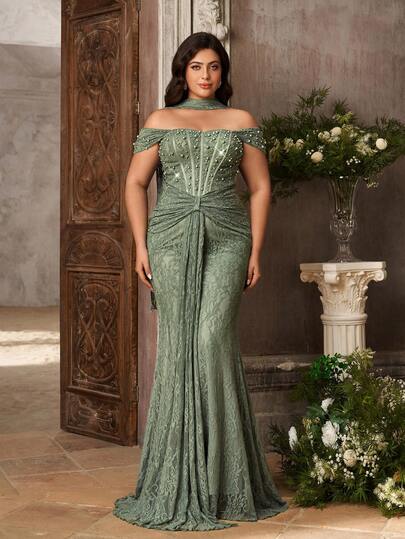 Aureia Đầm dạ hội size lớn màu xanh cỏ sang trọng quyến rũ, lệch vai, đính ngọc trai và đá rhinestone, phối ren Pháp, nơ trang trí, eo corset, xếp ly ôm sát, đuôi cá có tà dài, thiết kế đính kết cầu kỳ (Heavy Work Design)
