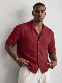 Manfinity VCAY Men's Khaki Short-Sleeve Button-Up Shirt. Relaxed Fit, Classic Collar, Chest Pockets. Versatile For Beach Vacations & - Burgundy - View 3