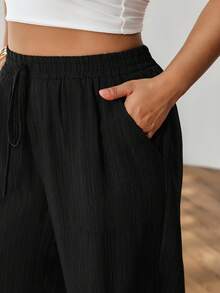 SHEIN PETITE CURVE 大尺碼女款休閒貝殼花卉工藝商務休閒沙灘褲,適合情人節、時尚通勤及其他場合,寬腿設計,附口袋。適合沙灘度假、大學生、情人節、郵輪旅行等。夏季寬鬆休閒褲,大尺碼女款休閒褲 - 黑色 - 查看 9