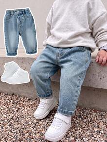 Pantalones largos de mezclilla para bebé niño, nuevos para verano, estilo casual lindo y juguetón, color azul claro vintage con efecto desgastado, proceso de lavado desgastado, cintura alta elástica lateral, ajuste entallado y cónico, tela de mezclilla de algodón fino suave y amigable con la piel, versátil para combinar con camiseta, uso diario, salidas, hogar, viajes, primavera y verano - Azul lavado medio - Ver 2