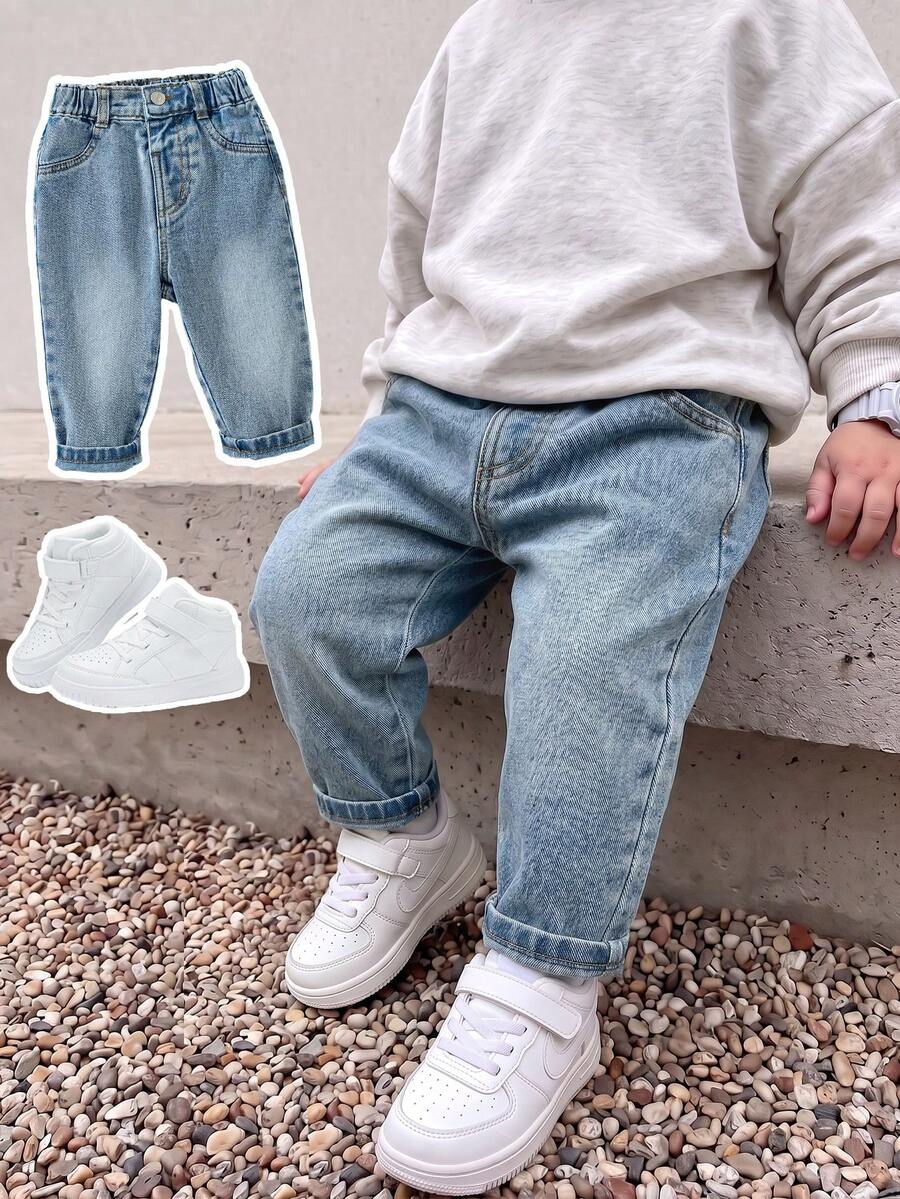 Pantalones largos de mezclilla para bebé niño, nuevos para verano, estilo casual lindo y juguetón, color azul claro vintage con efecto desgastado, proceso de lavado desgastado, cintura alta elástica lateral, ajuste entallado y cónico, tela de mezclilla de algodón fino suave y amigable con la piel, versátil para combinar con camiseta, uso diario, salidas, hogar, viajes, primavera y verano