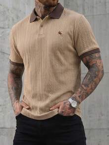 Manfinity CasualCool 男士紋理提花 Polo 衫，卡其色上衣，附精緻小刺繡，休閒日常通勤上衣 - 卡其色 - 查看 4