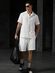 Manfinity CasualCool 男士素色單排扣短袖襯衫與短褲休閒日常套裝 - 白色 - 查看 3