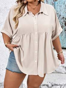 SHEIN CURVE+ 夏季大尺碼女款法式風格前開鈕扣舒適紋理面料休閒寬鬆短袖度假襯衫，曲線灰色早午餐風 - 杏色 - 查看 4