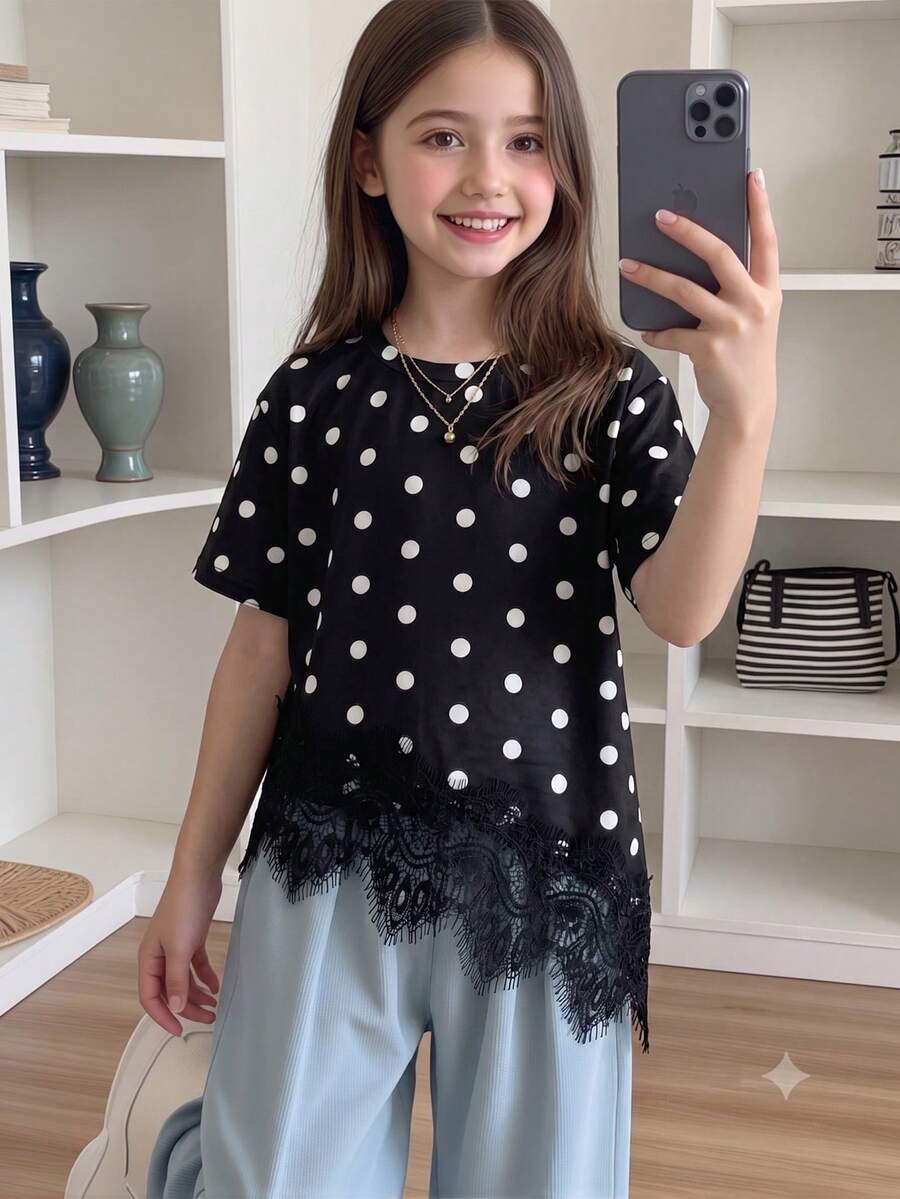 SHEIN 1件女童休閒度假風圓領波點蕾絲下擺短袖T恤，柔軟舒適面料，不對稱下擺蕾絲拼接套頭設計，適合日常、通勤、返校、購物與度假