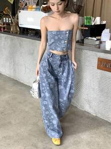 DAZY 女款休閒復古街頭風夏季度假牛仔套裝，滿版花卉印花短版抹胸上衣搭配寬腿長褲，淺藍色花卉旅行風 - 藍色 - 查看 5
