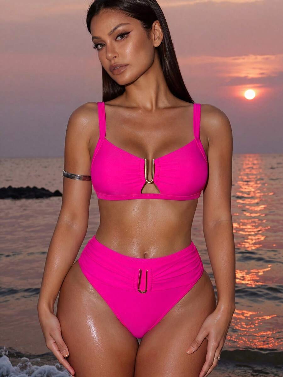 SHEIN Swim 2026春夏女款玫瑰紅加厚可調節肩帶純色金色U型飾飾高衩比基尼兩件式泳衣套裝 - 玫紅色 - 查看 1