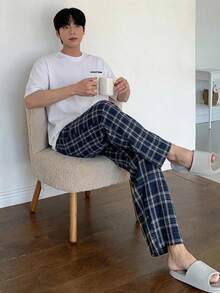 DAZY 夏季白色短袖字母印花T恤配格紋長褲男士居家休閒套裝 - 彩色 - 查看 4