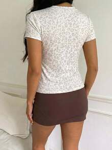 Kaos Remaja Perempuan Slim Fit Kasual Minimalis Nyaman Motif Leopard Leher Bulat Ketat Panjang Lengan Pendek Cocok Untuk Musim Panas - MultiWarna - View 2