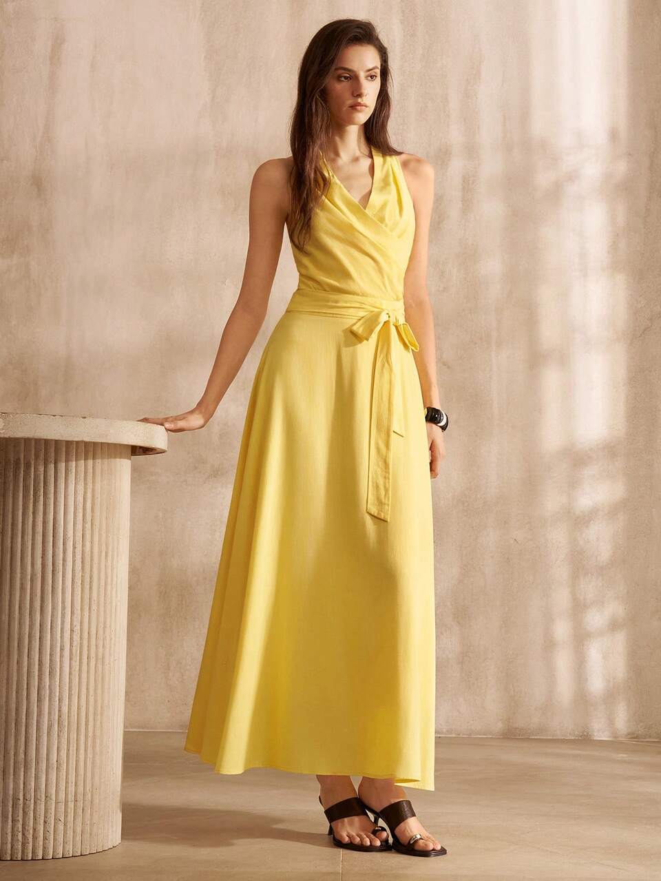 MOTF WOMEN'S SOLID COLOR V-NECK SLEEVELESS DRESS WITH TIE WAIST