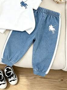 SHEIN Playful Pals 小男孩新款休閒舒適時尚帥氣極簡Logo圖案印花短袖上衣與設計感極簡印花休閒運動長褲套裝 - 彩色 - 查看 5