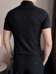 Manfinity Homme 男士条纹单排扣休闲短袖衬衫，适合通勤夏季男士衬衫休闲修身男士休闲衬衫男士休闲男士衬衫男士短袖正装衬衫男士衬衫休闲男士黑色条纹短袖派对衬衫，商务正装风格 - 黑色 - 查看 2