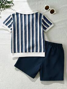 SHEIN Playful Pals 小男孩條紋短袖 Polo 衫與短褲休閒日常套裝 - 藍白色 - 查看 2
