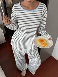 Livesso 秋冬休閒刷毛條紋對比領寬鬆女款睡衣套裝 - 白色 - 查看 8