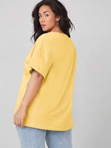 SHEIN BASICS 大尺碼落肩素色T恤女款夏季上衣，夏季穿搭 - 鵝黃色 - View 2