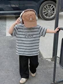 SHEIN Little Byeori 兒童小男孩字母印花條紋短袖T恤與長褲休閒日常套裝 - 彩色 - 查看 3