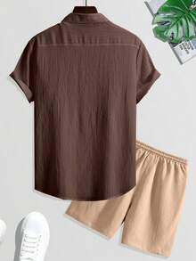 Genlund Conjunto de camisa de manga corta con textura y abotonadura sencilla y pantalones cortos con cintura de cordón y bolsillos para hombre - Marrón - Ver 2