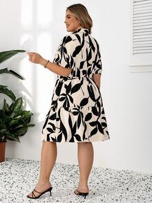 SHEIN CURVE+ 大尺碼US22音樂節海邊度假波希米亞風女款花卉豹紋短澎澎袖單排扣時尚襯衫洋裝 - 彩色 - 查看 2