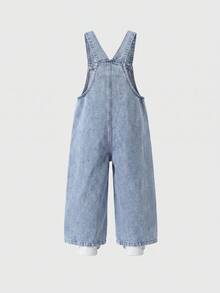 SHEIN Genkimix Kids 女童時尚百搭風格幼兒牛仔吊帶褲 春夏秋冬皆宜 復古中藍色牛仔布 粉色愛心刺繡設計 增添可愛氛圍 大口袋 胸前打結設計 寬鬆直筒版型 柔軟舒適面料 日常百搭女童牛仔吊帶褲 - 淺色水洗藍 - 查看 3