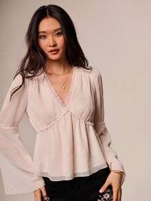 Willow Rêve 女款寬鬆垂墜荷葉邊喇叭袖襯衫，浪漫度假風，情人節、波希米亞風，適合約會、野餐 - 杏色 - 查看 6