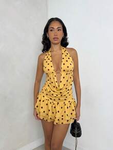 SHEIN Glamour 黃色與棕色波點掛脖深V領上衣 + 荷葉邊迷你裙，女款辣妹套裝 - 彩色 - 查看 5