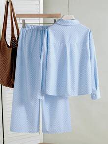 SHEIN Elladie kids 女童淺藍色與白色波點襯衫套裝，正面黑色馬刺繡，梭織布料，波點圖案，翻領，長袖，鈕扣襯衫上衣搭配同款印花鬆緊腰寬腿褲，2件套，寬鬆休閒版型，極簡簡約優雅風格，柔軟舒適布料，適合春/秋日常上學、外出、度假穿著 - 藍色 - 查看 2