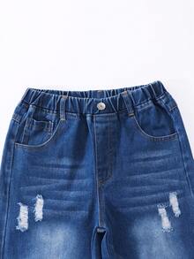SHEIN 女童牛仔寬腿褲，四季新品，街頭休閒個性風格，經典百搭中藍牛仔色，膝蓋破洞做舊設計前衛，毛邊捲邊工藝時尚有型，彈性腰頭配金屬鈕扣穿脫方便，寬鬆寬腿版型舒適，優質棉牛仔面料，日常穿搭百搭可搭配T恤 - 中等水洗藍 - 查看 4