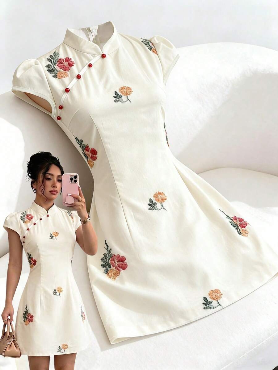 GlowEve 女士花卉刺绣纽扣修身优雅旗袍领迷你连衣裙 - 彩色 - 查看 1