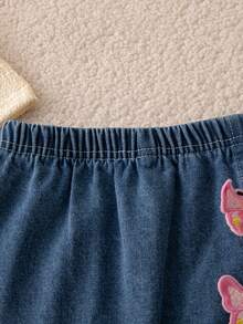 SHEIN Playful Pals 2件組女童夏季新款開學季休閒可愛杏色紋理布料方領拼色前片3D蝴蝶結T恤＋牛仔裙褲不對稱設計3D蝴蝶結裝飾簡約可愛海灘度假風套裝 - 粉色 - 查看 3