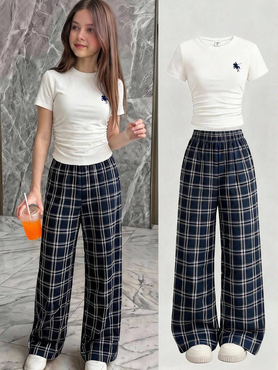 復古時尚迷你 Logo 圖案休閒條紋長褲,Tween 女孩極簡休閒時尚修身腰縮褶 T-shirt 上衣與寬鬆長褲 2 件套,適合春夏季休閒日常穿著、街頭風、外出、度假、返校 - 白色 - 查看 1