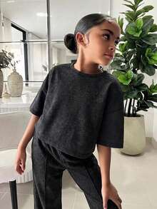 SHEIN Tween Girl 休閒日常時尚短版短袖上衣與長褲套裝 - 深灰色 - 查看 1