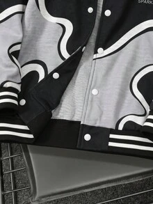 SHEIN Coolqubz 小男孩時尚黑灰白拼接抽象波浪印花「SPARKLE」星星圖案羅紋領口袖口下擺夾克，小男孩外套，小男孩服飾，小男孩夾克，休閒風格，美式復古風 - 黑色 - 查看 7